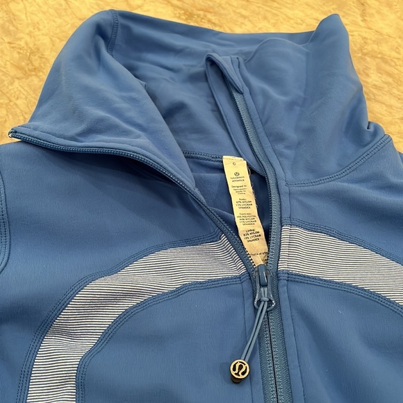 Lululemon blue zip up sz 6, pockets that zipped and thumb holes with jacket - Picture 8 of 9